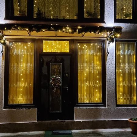 Гостевой Дом "Даниэлла" Hotel Gagra Exterior photo